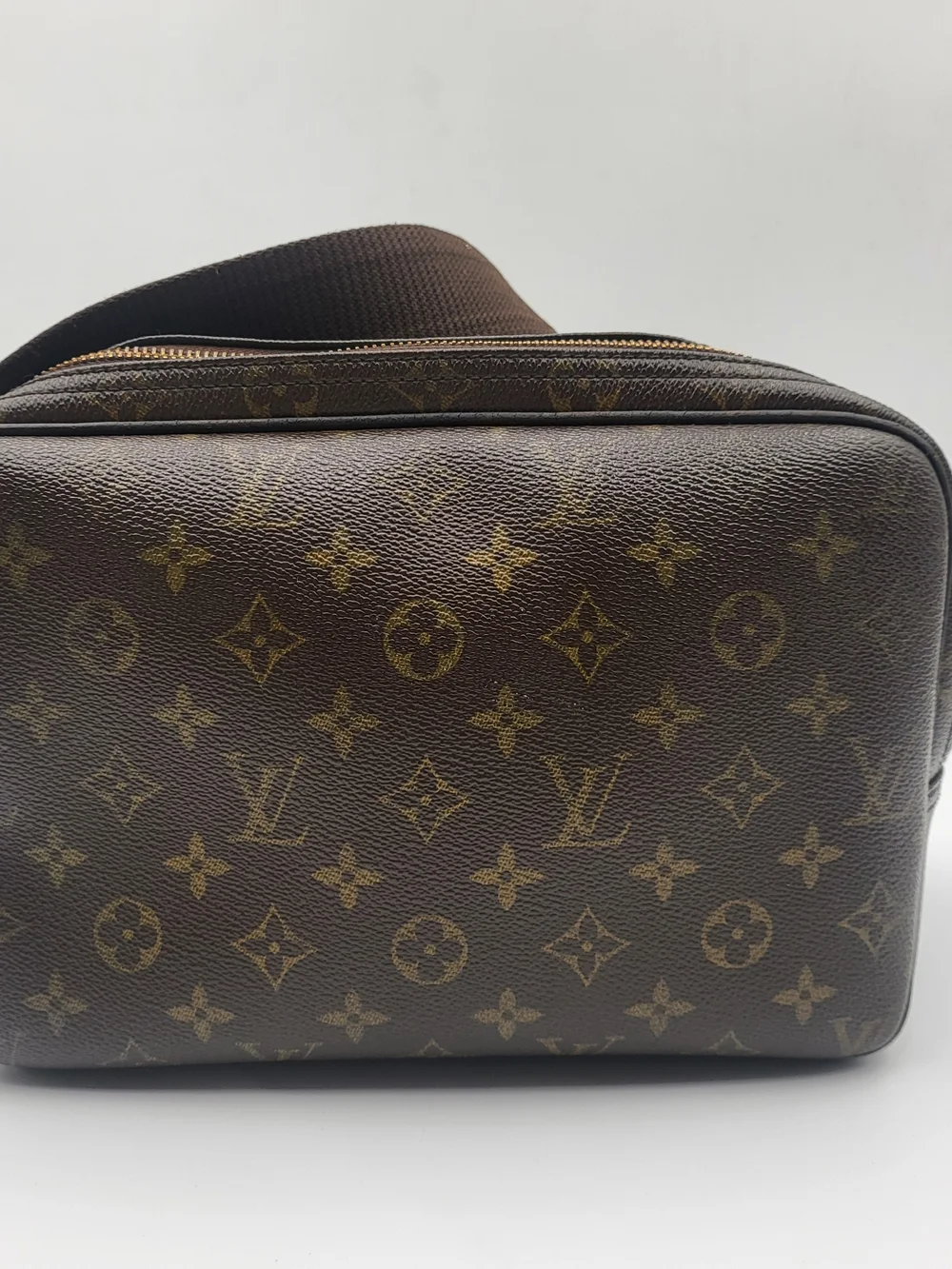 LOUIS VUITTON Monogram Canvas Reporter Bag.Authentic w/COA included!!!